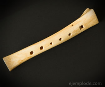 Flauta de madera, instrumento de viento.