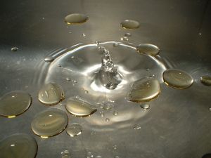 Mezcla heterogenea de agua y aceite